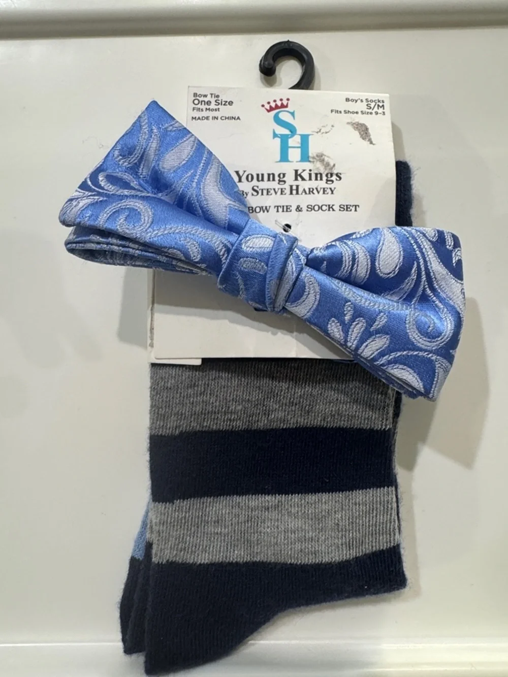 2 Set Boys' Blue Paisley Bow Tie & Gray/Navy Stripe Socks